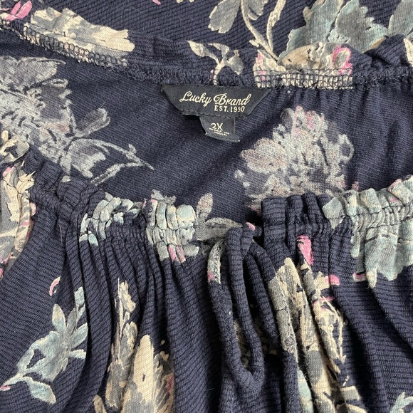 3/$35 Navy with pink, grey, blue flowers. Tie front 2X - Picture 3 of 3